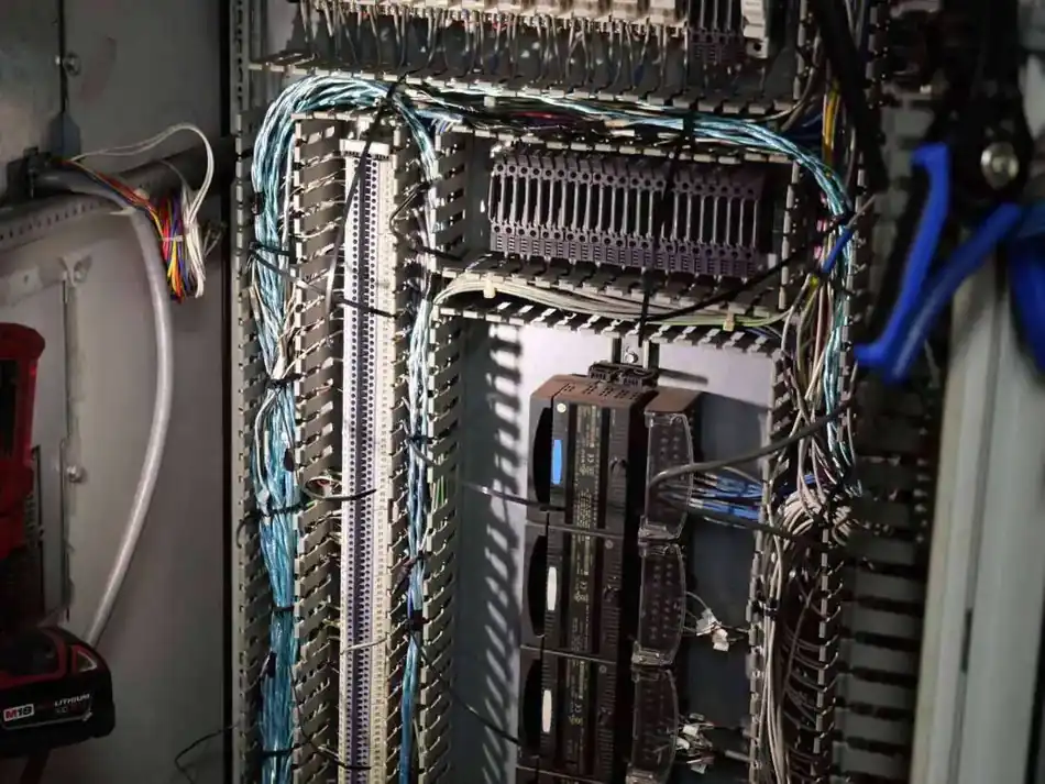 Automation and control cabinet wiring
